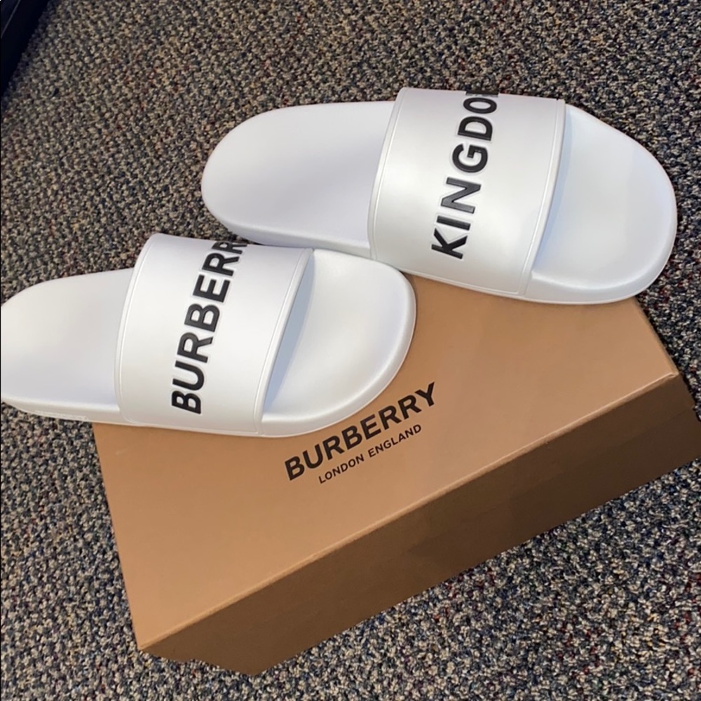 Burberry Kingdom motif slides